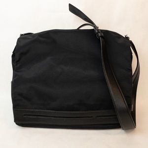 Tumi Laptop Vista Messenger Bag Commuter Work, Fits Computer Black